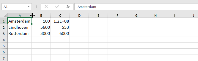 Om de breedte automatisch aan te passen de breedste cel inhoud in de kolom dubbel klik je twee maal op lijn rechts van de betreffende kolom kop.
